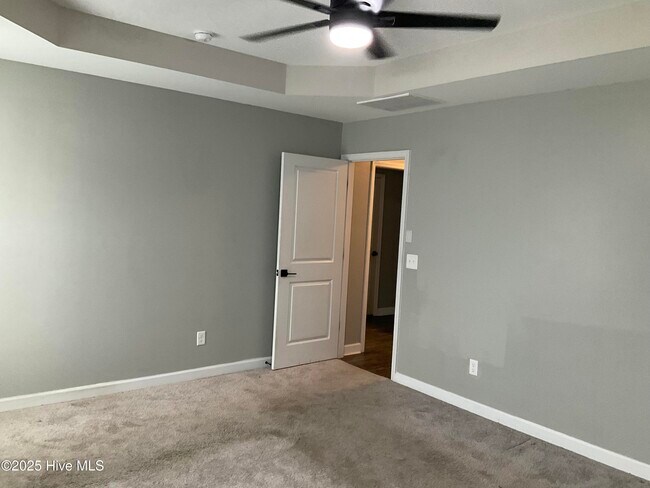 Building Photo - 313 Sunrose Dr