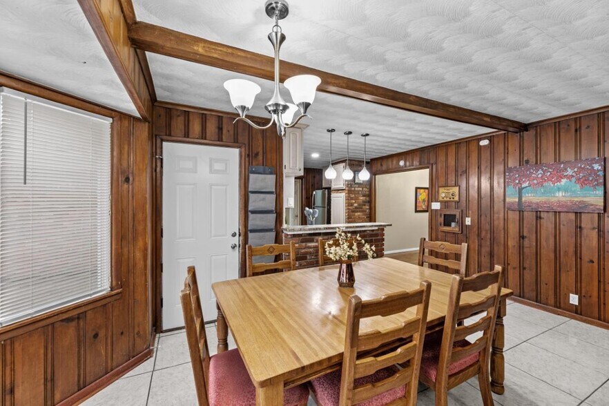 Building Photo - Charming 5BR Fort Worth home with big backyard & patio