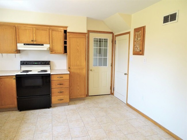 Building Photo - 534 Old Akron Rd