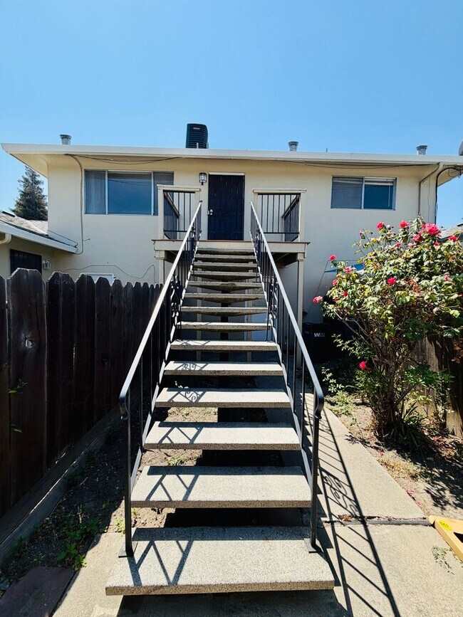 Building Photo - 203 W Benjamin Holt Dr