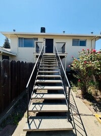 Building Photo - 203 W Benjamin Holt Dr