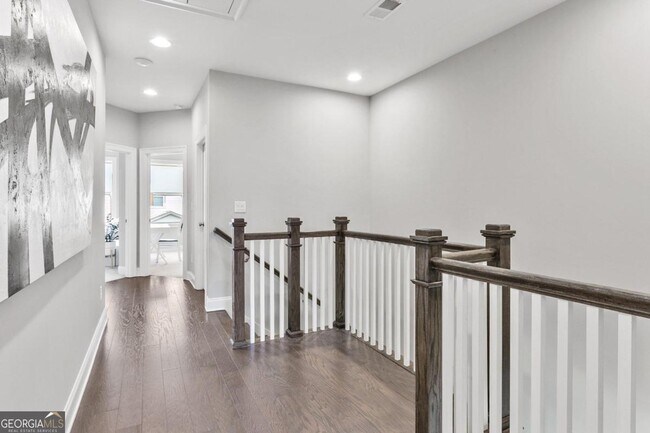 Building Photo - 7003 Seneca Ct