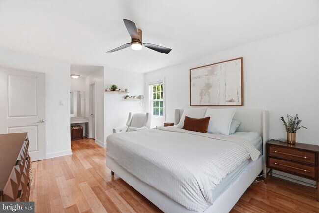 Building Photo - 510 Moat Way