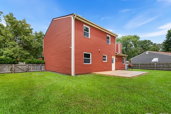 Building Photo - 3423 Club House Rd