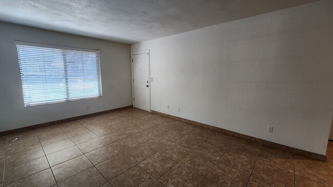 Building Photo - 2 Bedroom 2 Bath in Prime Tempe Location!