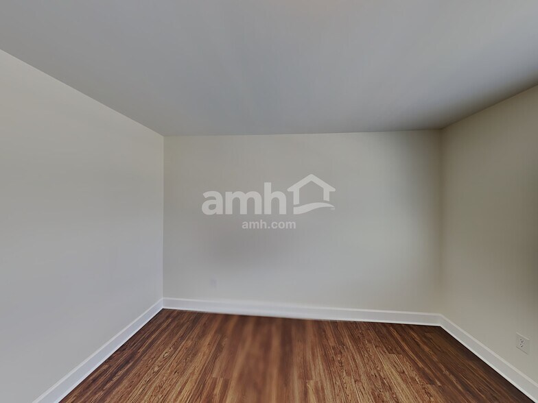 Building Photo - 4521 Tarpon Dr