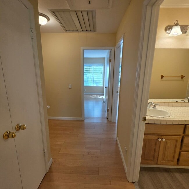 Building Photo - Cute 3BD/1.5BA Townhome with Great Commute location in Danville