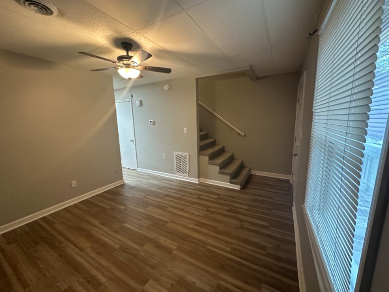 Building Photo - 219 W Flower St