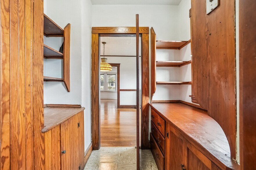 Building Photo - 14 Hurlcroft Ave