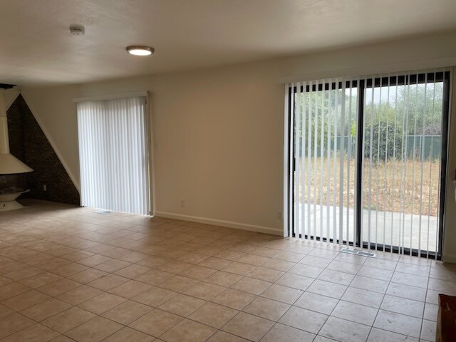 Building Photo - 2228 Curtis Dr
