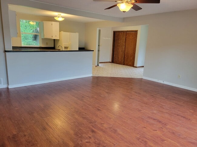 Building Photo - Single Family Home