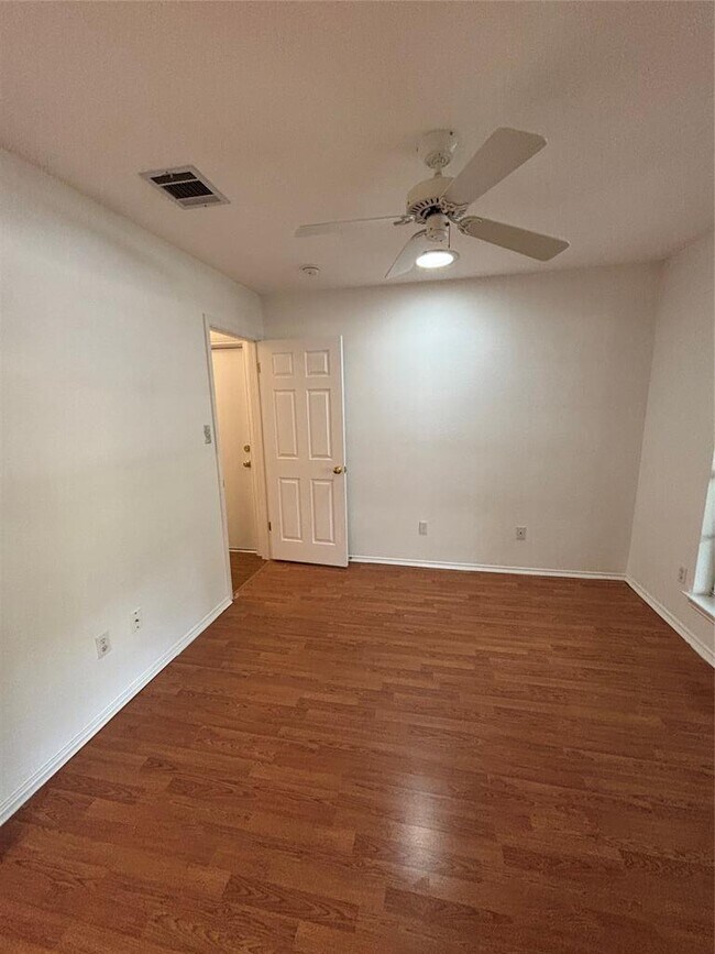 Building Photo - 1300 Leah Ln