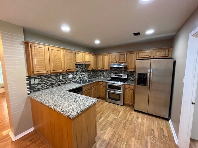 Building Photo - Nice Benton 3 bedroom 2 bathroom house.