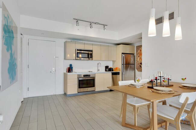 Building Photo - 2602 E Hallandale Beach Blvd