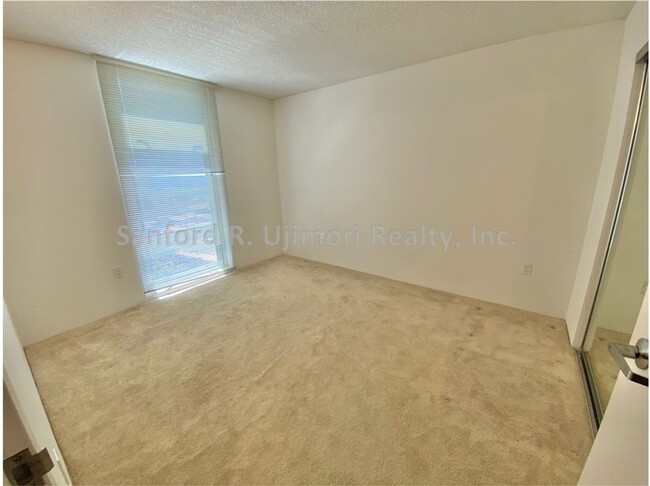 Building Photo - sout2701