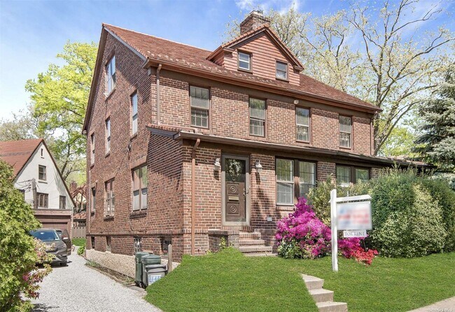Primary Photo - 75-59 Kessel St