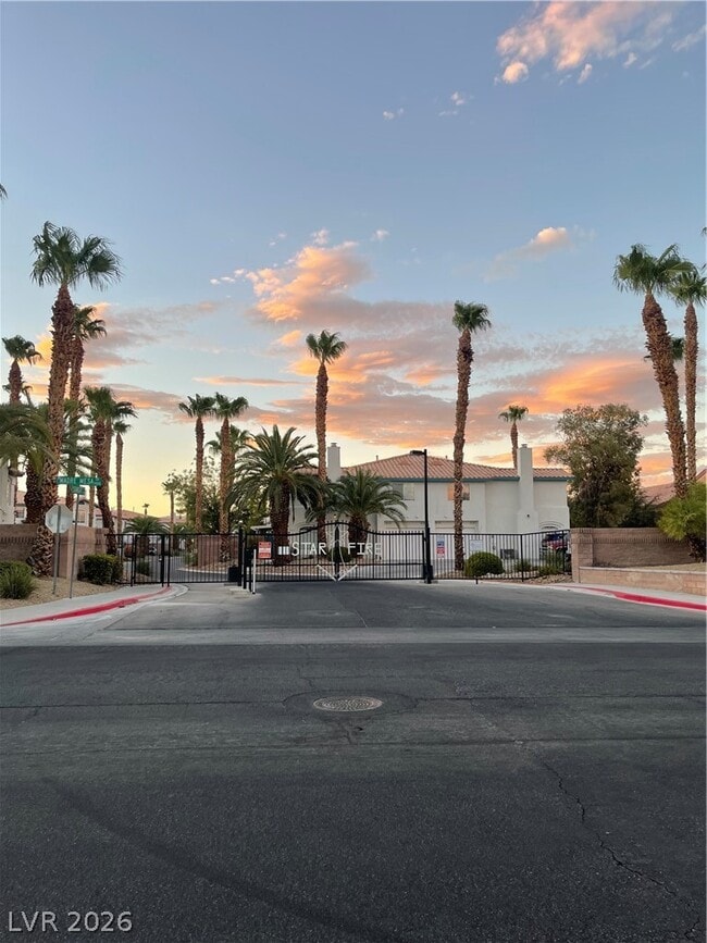 Building Photo - 2760 Stargate St