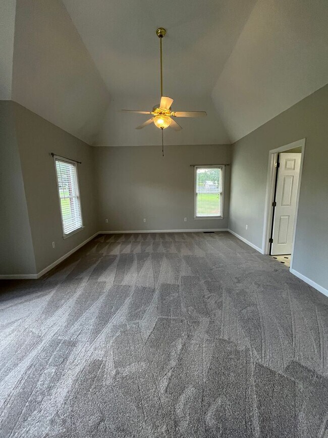 Building Photo - 3BR Home in Heartwood Place with large fen...
