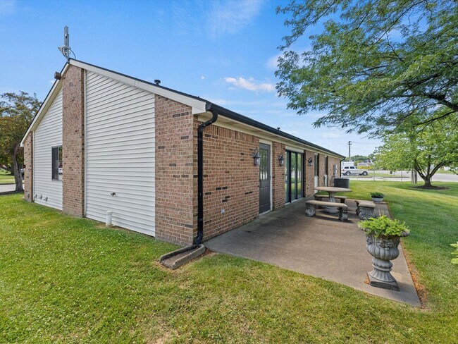Building Photo - 4152 Bell Rd