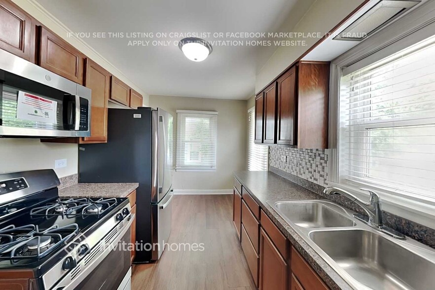 Building Photo - 485 N Beverly Ave