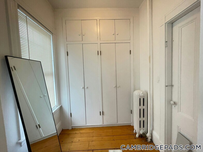 Building Photo - 32 Healey St