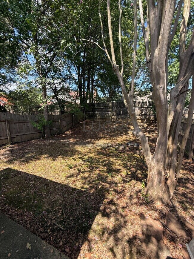 Building Photo - 23 Meadowoods Pl