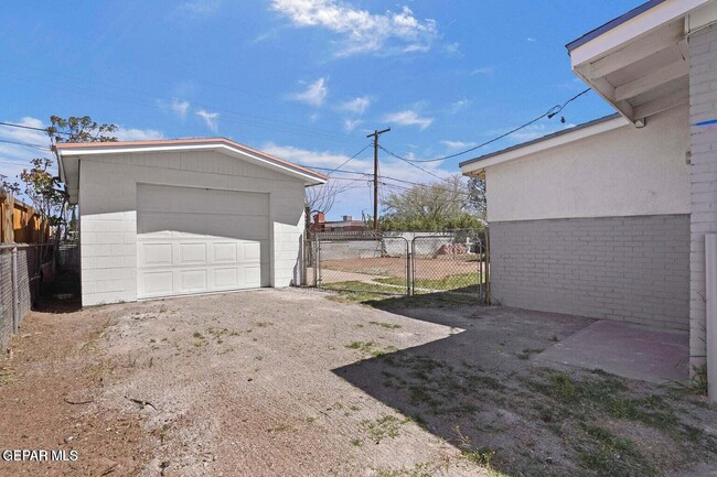 Building Photo - 5021 Tetons Dr