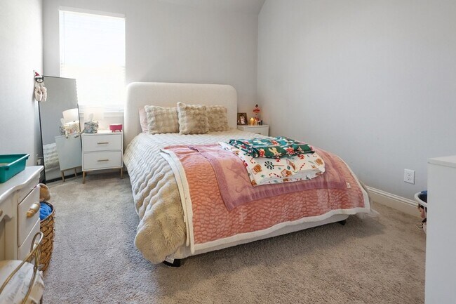 Building Photo - 209 Chesapeake Dr