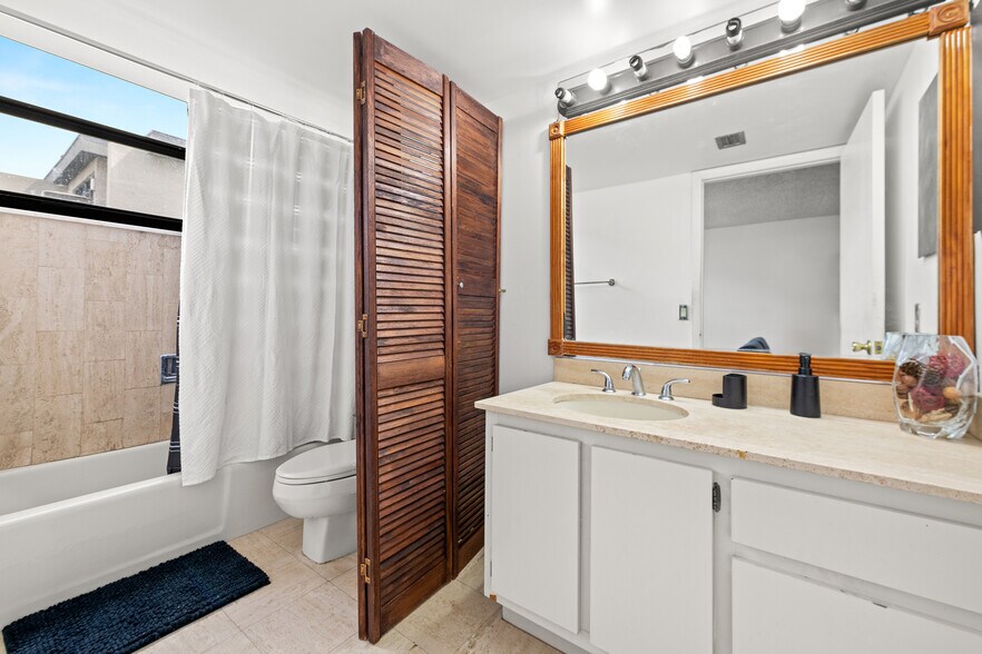 Building Photo - 9300 Bay Harbor Ter