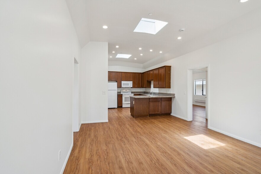 Building Photo - 6761 Del Playa Dr