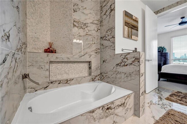 Building Photo - 711 Cosmopolitan Dr NE