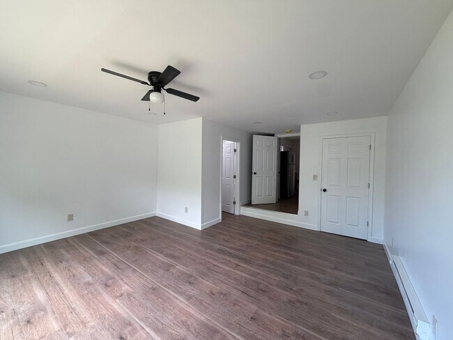 Building Photo - 419 Elm St
