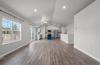 Building Photo - 4 Bedroom- 2.5 Bathroom New Build Duplex- Pulaski!