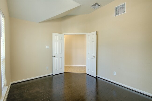 Building Photo - 26322 Creston Cliff Ct