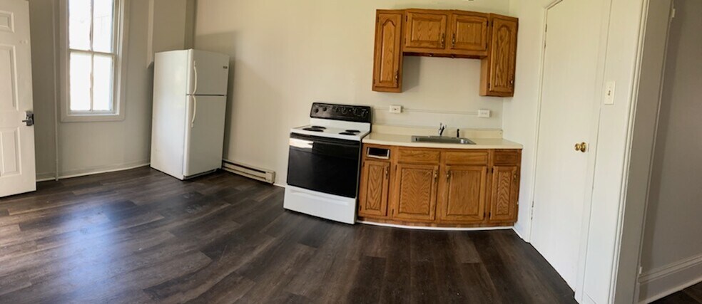 Building Photo - 27 S Locust St