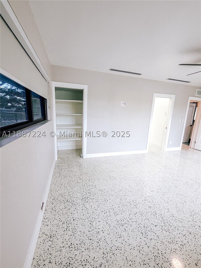 Building Photo - 425 NE 103rd St