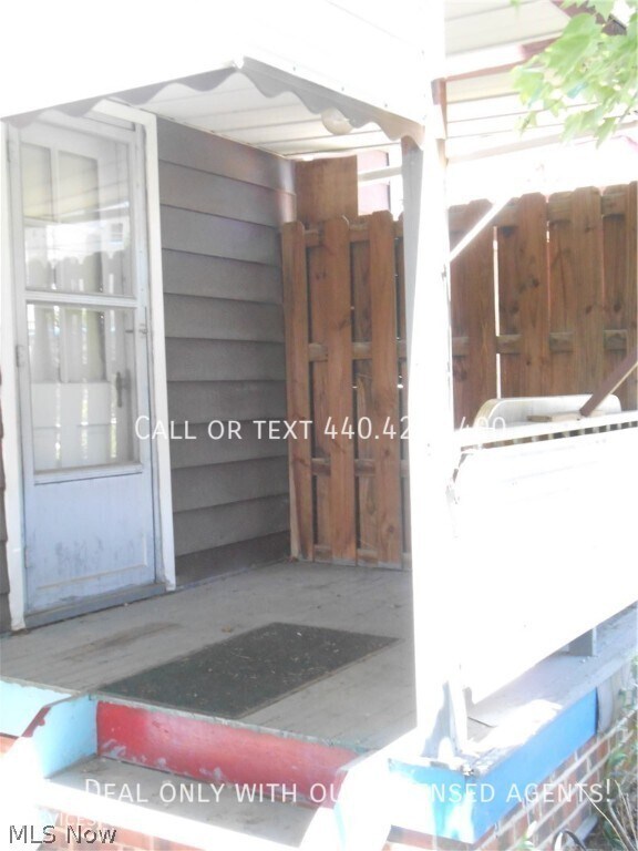 Building Photo - Renovated Cape Cod 3 bedroom 1 Bath