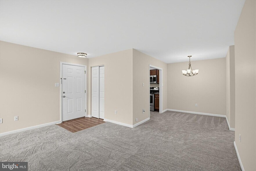 Building Photo - 2034 Lucas Ln