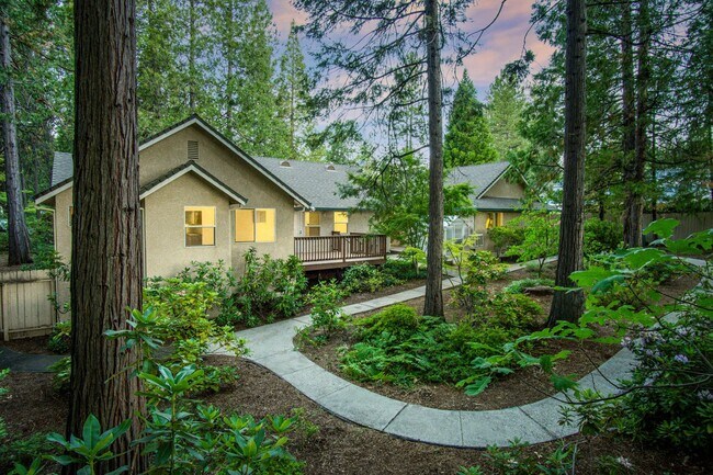 Building Photo - Spacious 3 Bedroom 2 Bathroom Home in Conv...