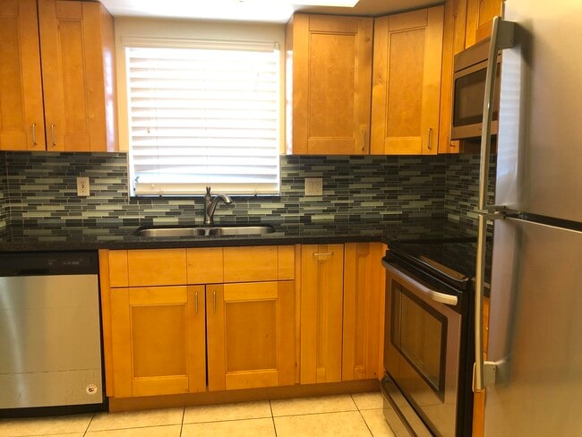 Building Photo - 5811 NE 14th Rd