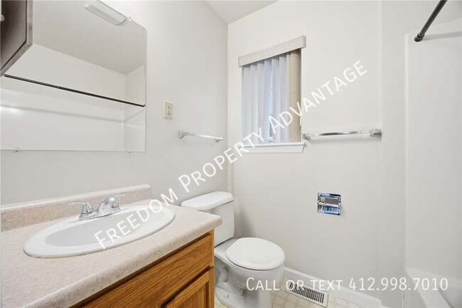 Building Photo - 137 Freeland St