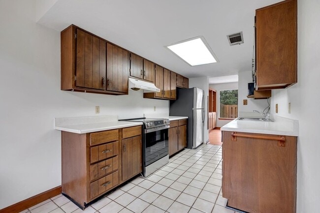 Building Photo - 3128 Blairstone Ct