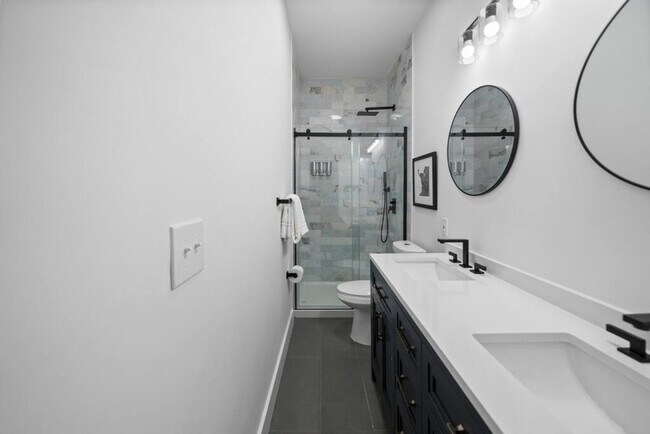 Building Photo - 704 Wayne St