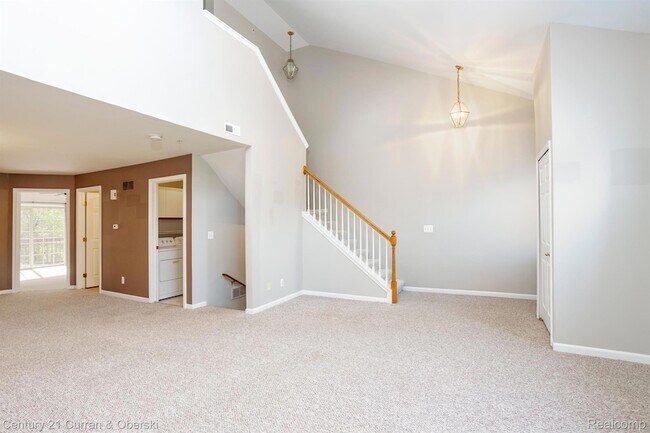 Building Photo - 16944 Farmington Rd