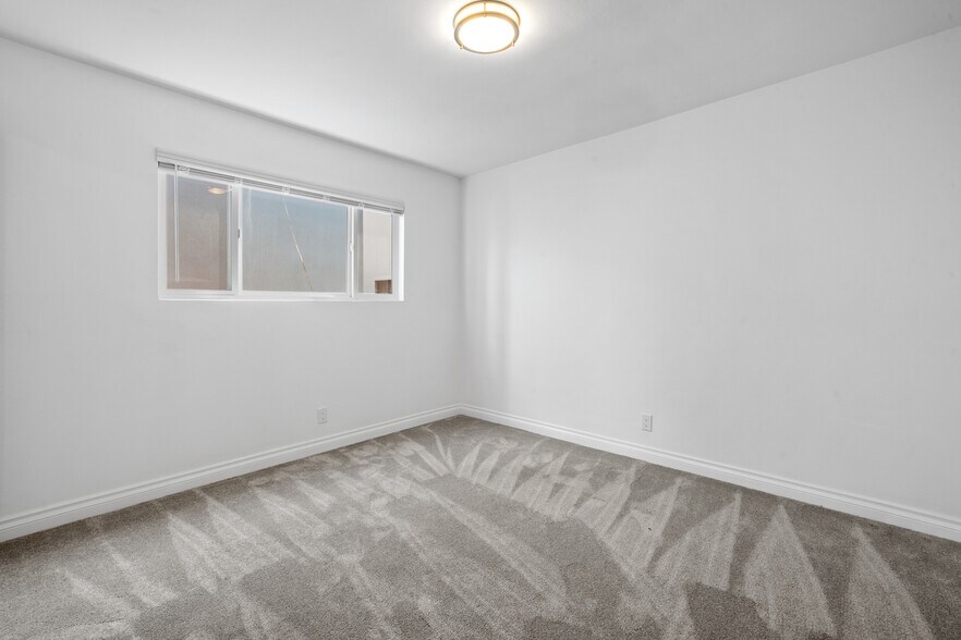Building Photo - 118 41st St