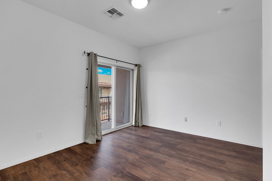 Building Photo - 4154 N Thurston Ln