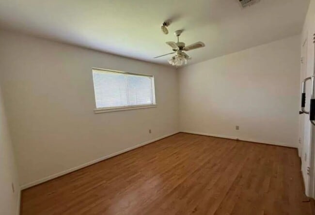 Building Photo - 1235 Elaine Dr