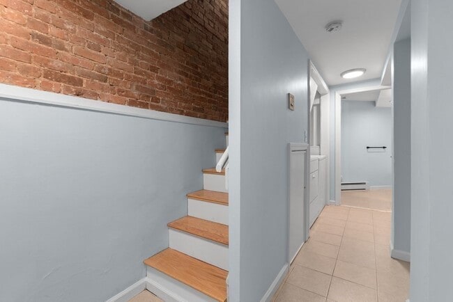 Building Photo - 2 Woodbine St