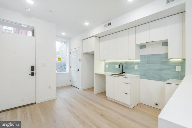 Building Photo - 2717 N Howard St