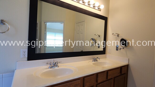 Building Photo - 126 Beacon Hill Ln